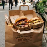 Burgers et frites à emporter