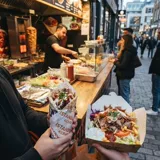Kebab, döner et snack box à emporter dans la rue